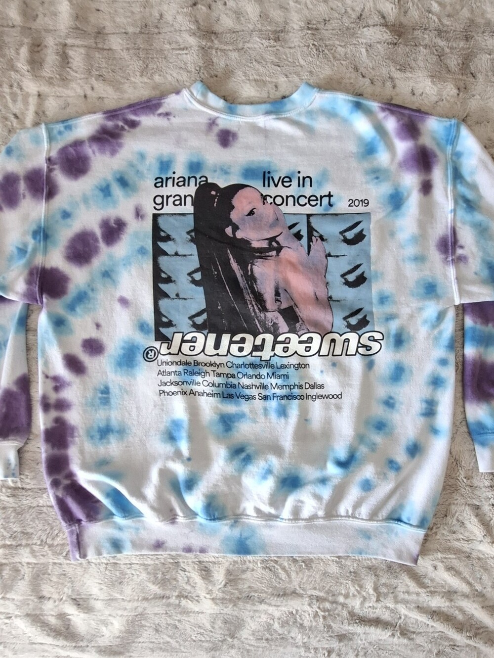 Ariana Grande Live in Concert Tie Dye Sweetener Tour Crewneck XL - Picture 4 of 9